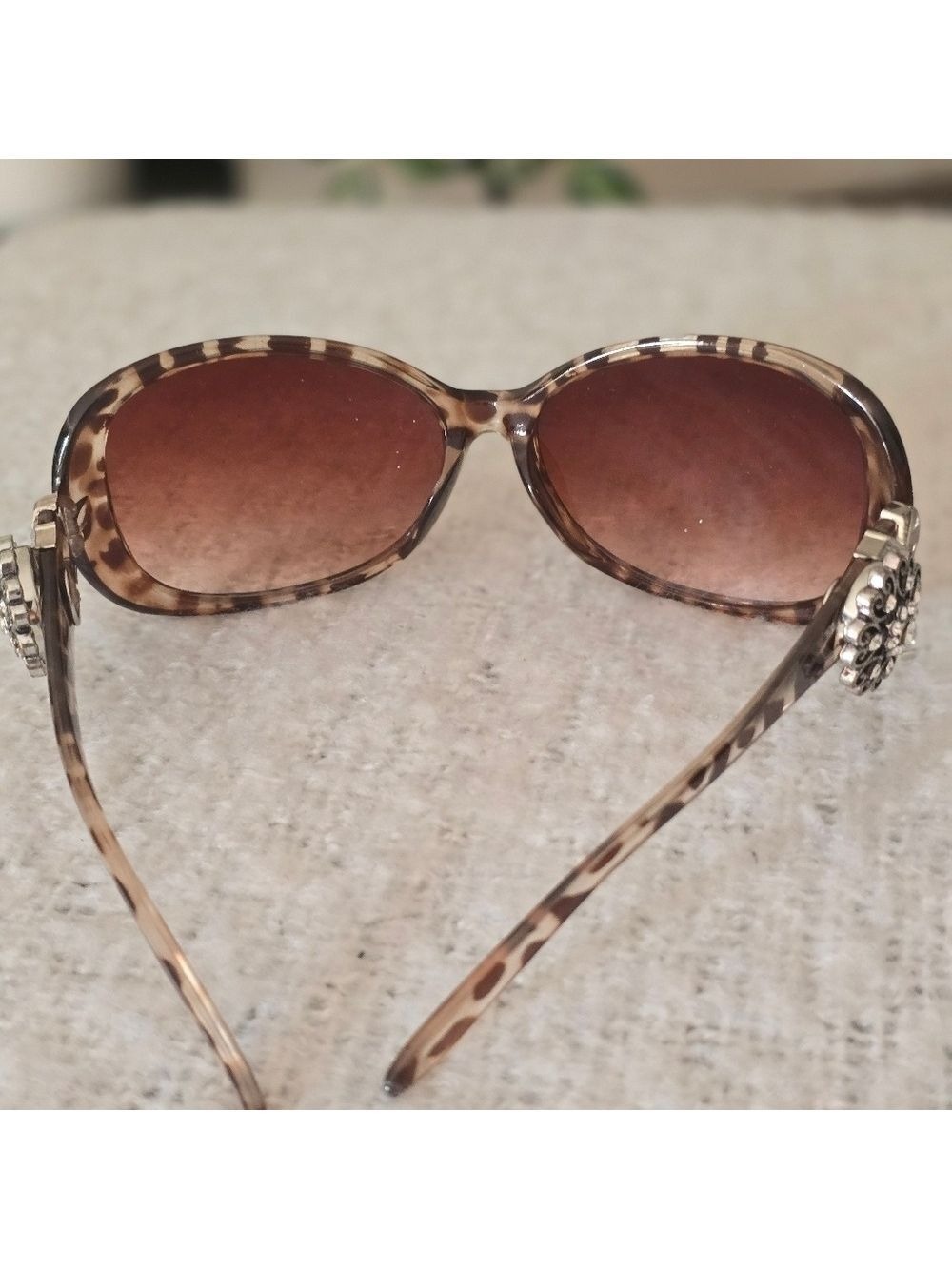 Tortoise sunglasses with rhinestones embellishment - Picture 3 of 5